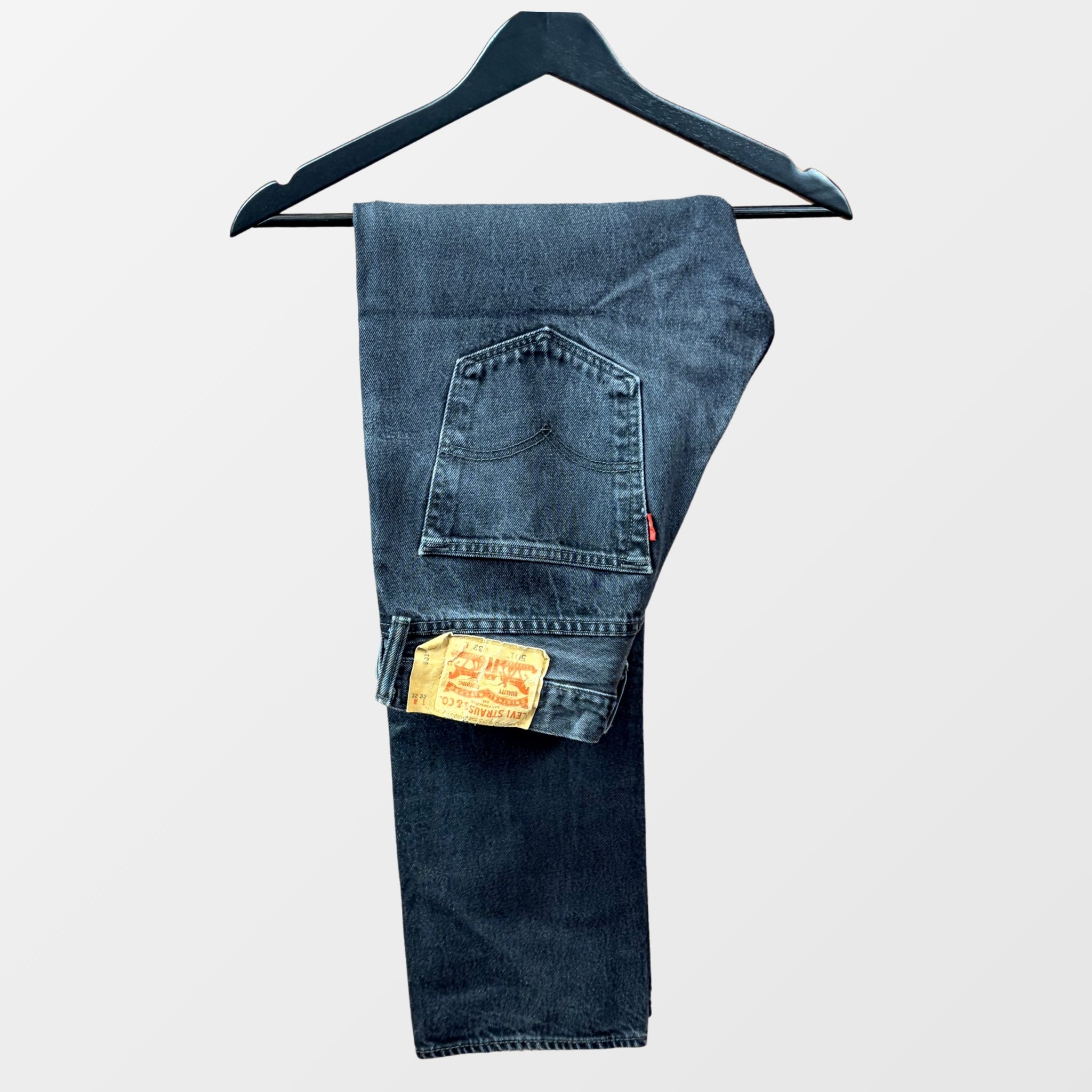 Vintage Levi’s 501 – Made in USA – Classic Fit – Frontansicht – Fehsenfeld Vintage Archiv