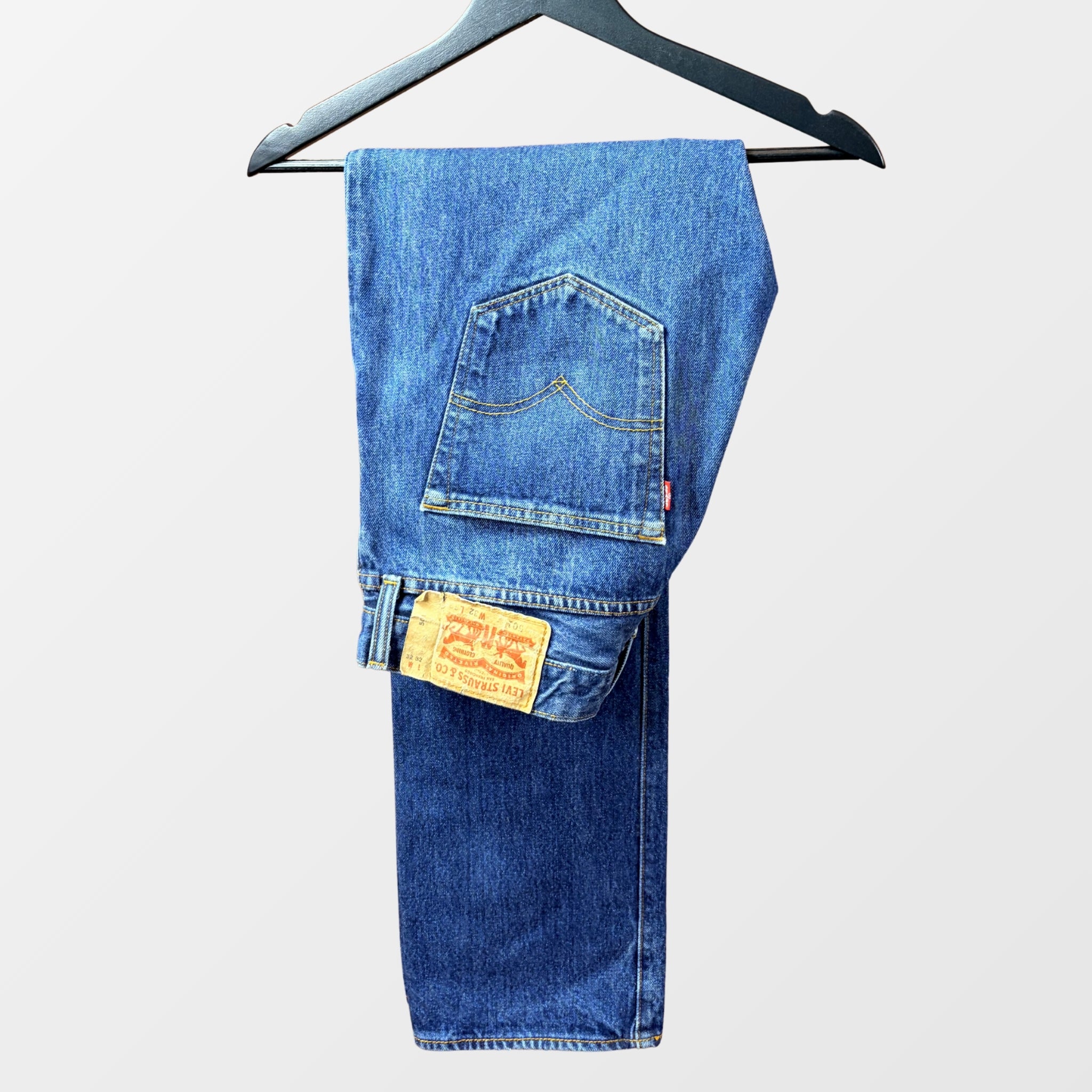 Vintage Levi’s 501 – Made in USA – Classic Fit – Frontansicht – Fehsenfeld Vintage Archiv